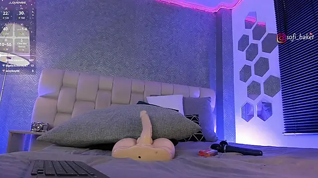 sofi_bakerr (F teen) - Spank ass x5 😝