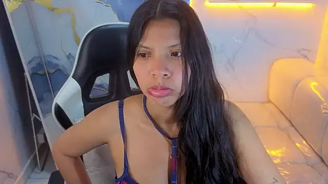 emily_smith_t (F young) - cream on tits
