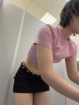 kitty_sixseven (F teen) - Lift up skirt - little tease with ass