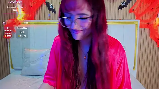 liss_red_tx (F young) - Fingers in my pussy 👆