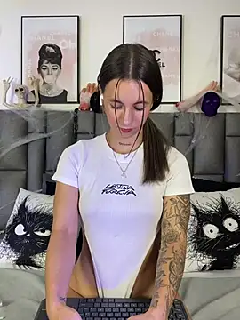 JuliaColemann live cam on StripChat