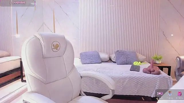 luna_taylorss live cam on StripChat