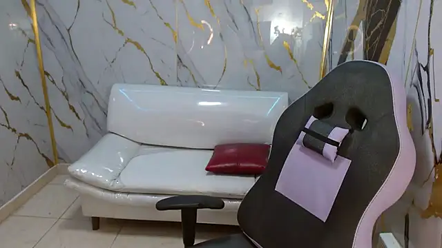 naomis_36 live cam on StripChat