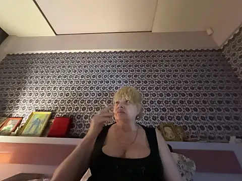 AnastasiaGrey777 live cam on StripChat