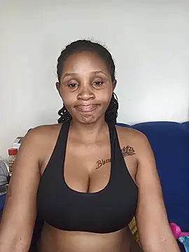 Suckmysweetboobs live cam on StripChat