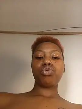 Shania_23 live cam on StripChat