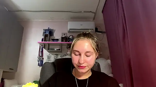 VelvetPinnick live cam on StripChat