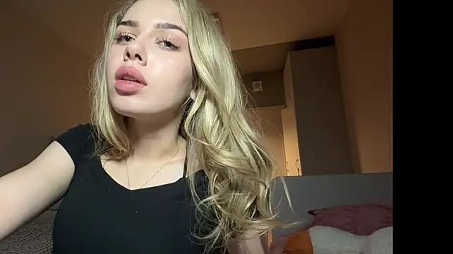 MeaganRisewick live cam on StripChat