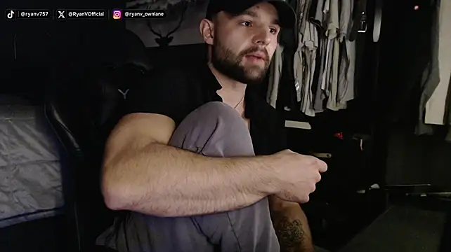 OnlyRyanOf live cam