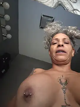 CeceilaMoon live cam on StripChat