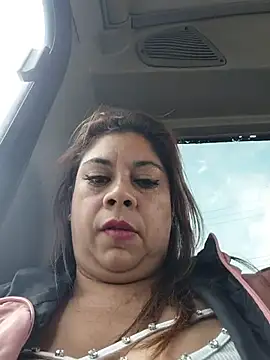 Laura-Hernandez live cam on StripChat