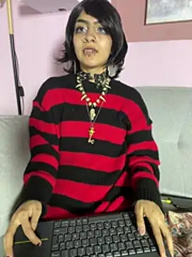 Rithsy_Core live cam on StripChat