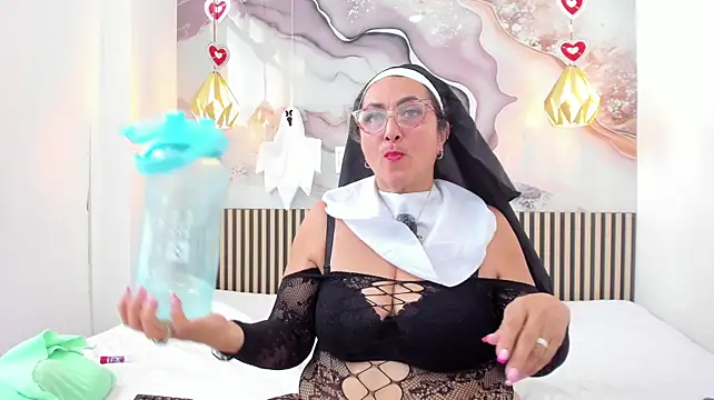 AlessandraLeroy1 live cam on StripChat
