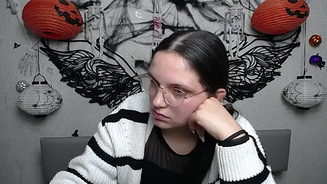 LeilaW00d live cam on StripChat