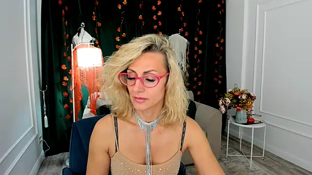 MuseOfStage live cam on StripChat