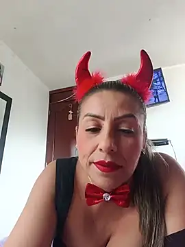 maynor_1998 live cam on StripChat