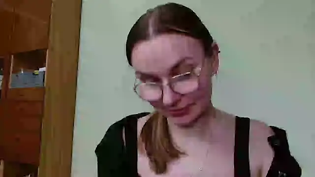 LooveELLYx live cam on StripChat
