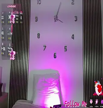 Cherry_Piink live cam on StripChat