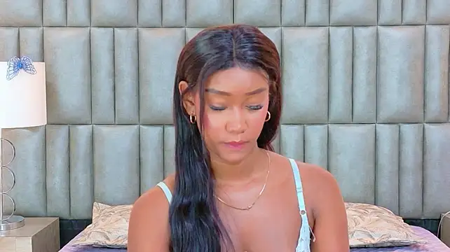 TylaWest live cam on StripChat