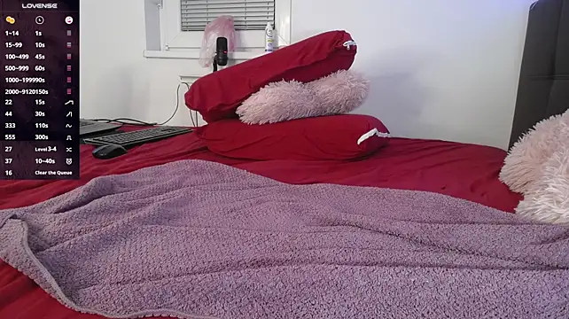 AlicePlushWhispers live cam on StripChat