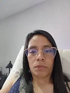 Arianna_Lu live cam on StripChat