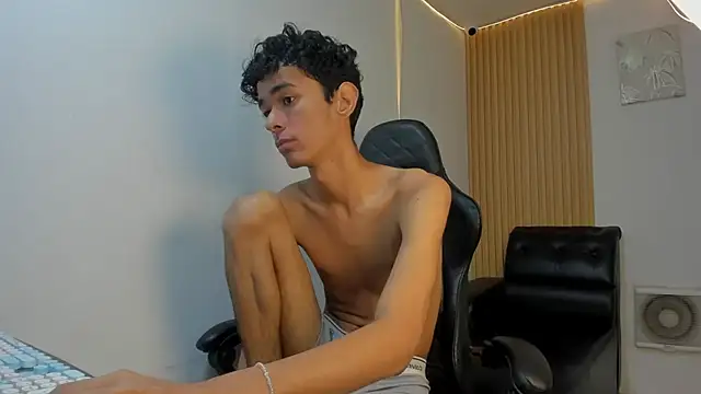 Hideaky_boycum