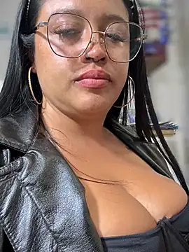 Outdoors-Mia_Khalifa
