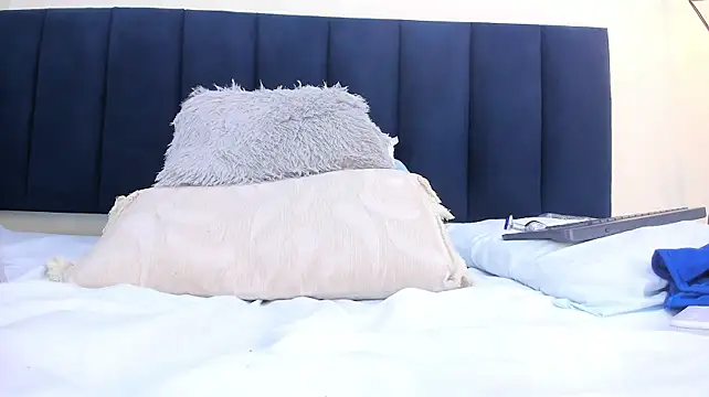 mayaevansmg live cam on StripChat