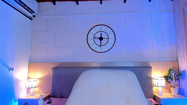 Megan_charles_ live cam on StripChat