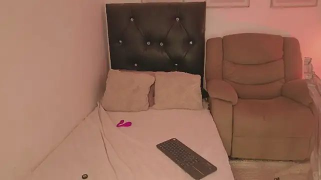 curlysofi live cam on StripChat