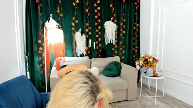 MuseOfStage live cam on StripChat