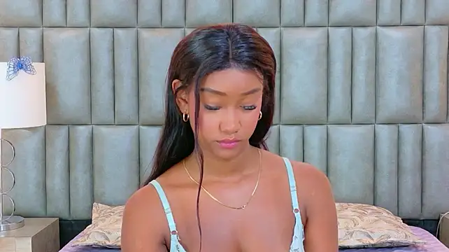 TylaWest live cam on StripChat