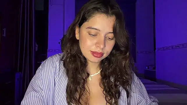 KayleneLoukanis live cam on StripChat