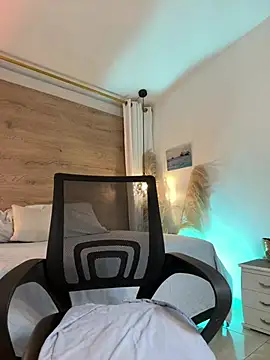 halaaa_1 live cam on StripChat