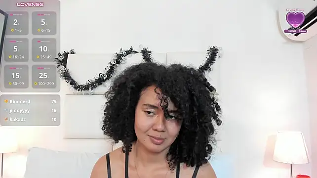 Kiraspell live cam on StripChat