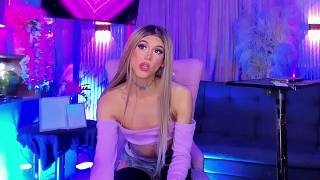 Queens_Wonders_Blonders live cam on StripChat
