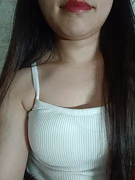 Cherry-squirtt live cam on StripChat