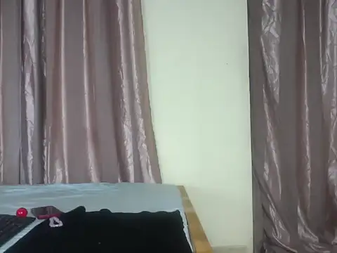 sexygirly2 live cam on StripChat