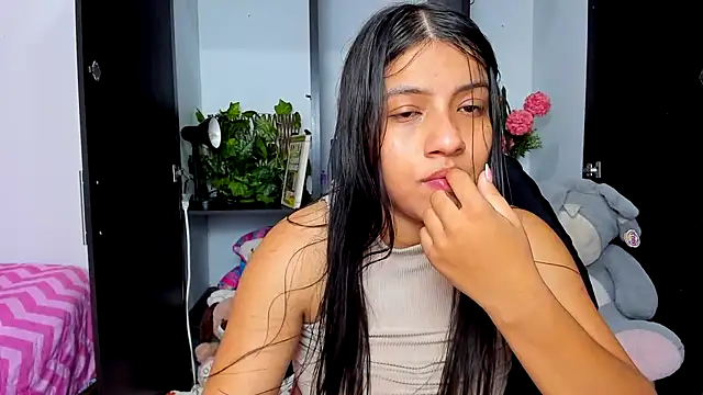 zara_cute live cam on StripChat