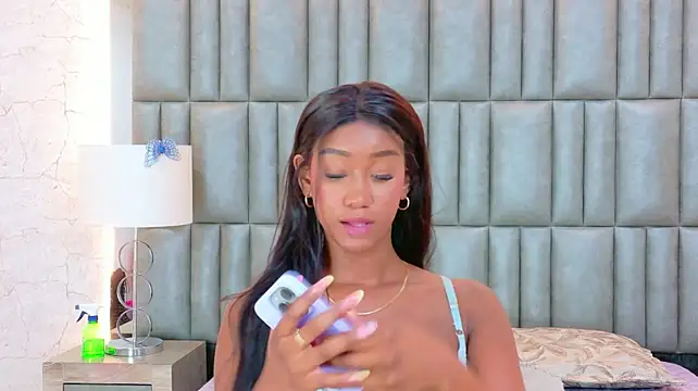 TylaWest live cam on StripChat