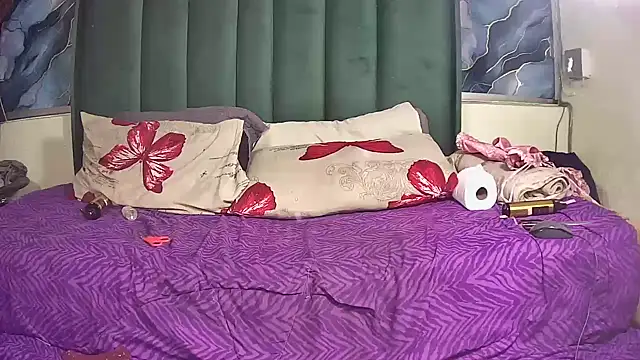 catladyxx23 live cam on StripChat