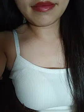 Cherry-squirtt live cam on StripChat
