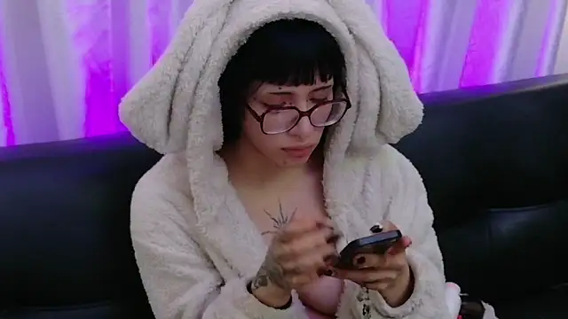 amimodee live cam on StripChat