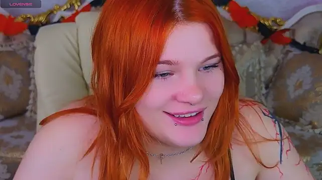 Clumsy_Nana live cam on StripChat
