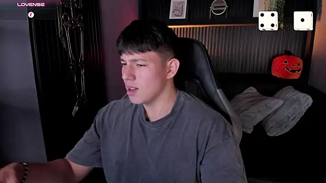 jamescr_ (M twink) - Coat that hard cock & balls in cream!