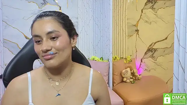 PEACHY_TAY live cam on StripChat