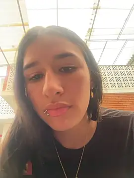 lilyrossi_ (F teen) - Show tits