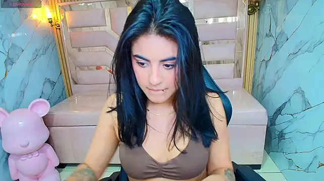 Isis_grey_r_ live cam on StripChat