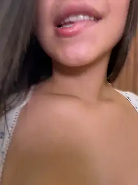 Valentina-gomezz live cam on StripChat