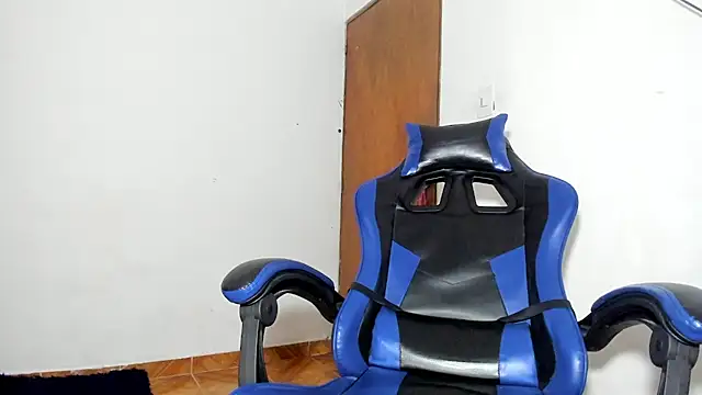 Ggoldenboyx1 live cam on StripChat